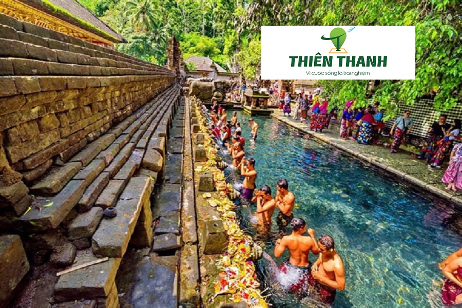 Du Lịch Bali - Đền Suối Thiên Tampak Siring